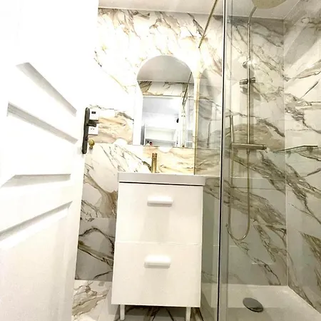 Adele Passy Apartman