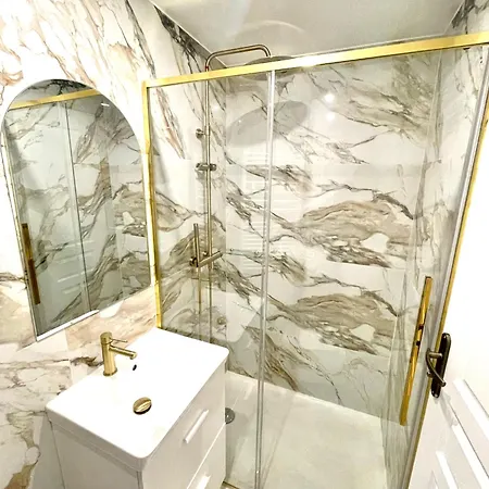 Adele Passy Apartman *